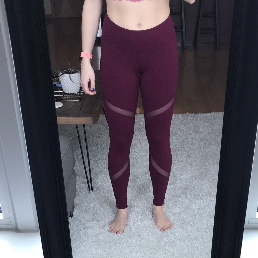 Old Navy | Mesh Detail Legging - Picture 2 of 3